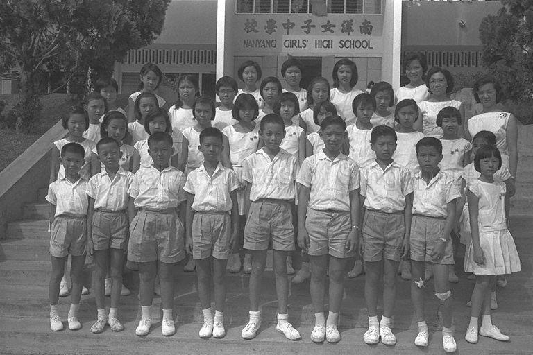 Group photograph of Lee Hsien Loong (centre) with other pupils of co-educational primary section of Nanyang Girls' High School taken during graduation ceremony.