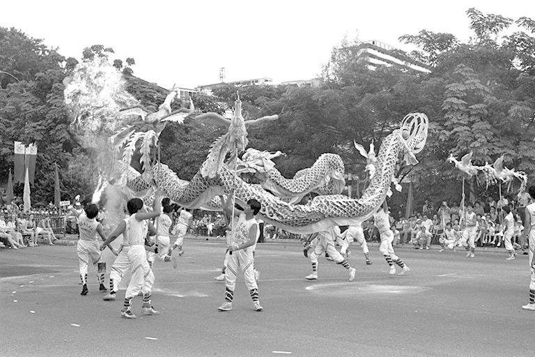 Dragon dance performance by Singapore Dragon & Lion Athletic Association (星洲龙狮体育会) during Chingay procession at Bukit Merah Constituency