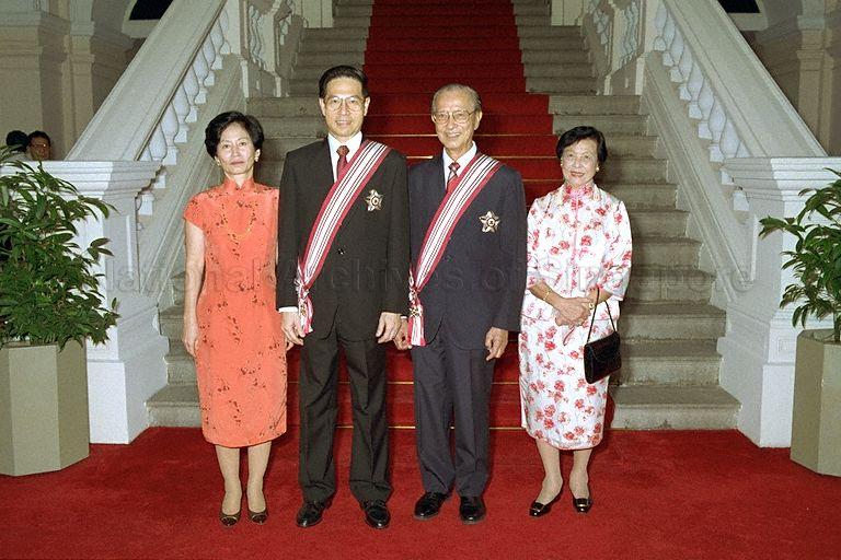Group photograph of President and Mrs Ong Teng Cheong with Mr Wee Kim Wee, former president of Singapore and recipient of the Order of Temasek (First Class), and wife Madam Koh Sok Hiong at Istana during conferment ceremony