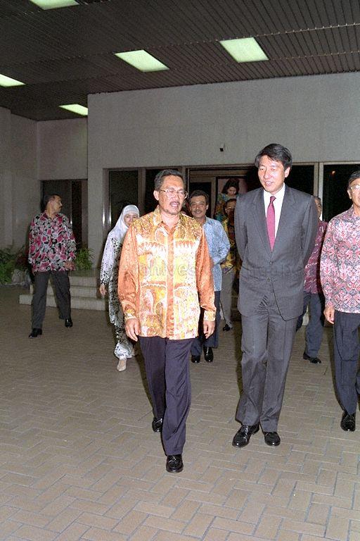 Minister of State for Finance and for Communications, Commodore Teo Chee Hean (right) walking with Malaysia's Deputy Prime Minister Datuk Seri Anwar Ibrahim following a farewell ceremony at Terminal 1, Singapore Changi Airport