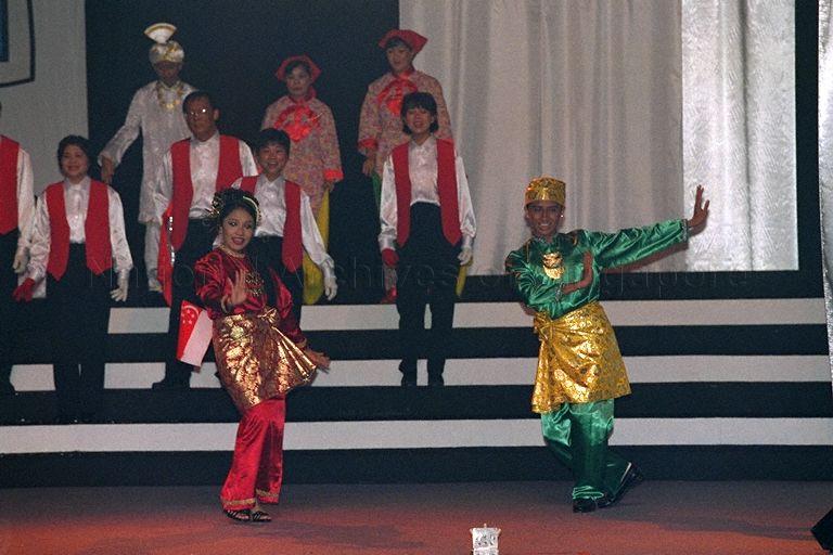 Performers from Bukit Gombak Community Centre taking part in Sing Singapore '98 competition group grand finals at World Trade Centre Harbour Pavilion. The team won consolation prize for the group category. Guest of honour at the biennial event was Minister for Information and the Arts and Second Minister for Trade and Industry Brigadier-General George Yeo Yong-Boon.