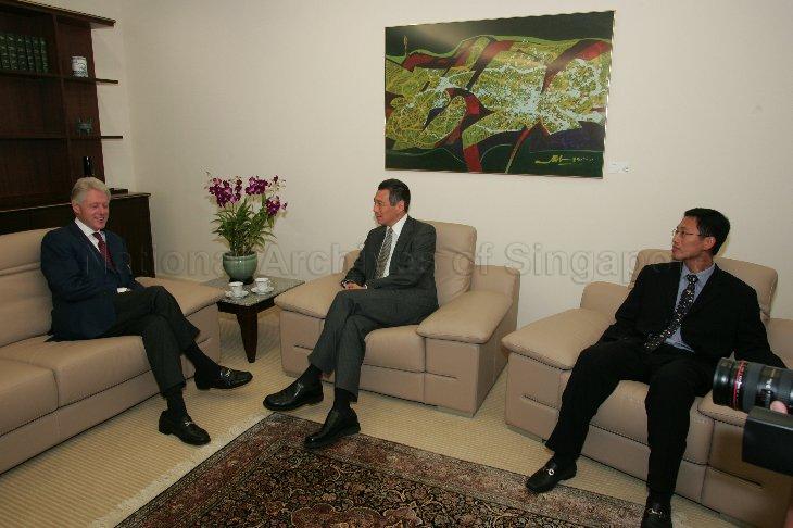 Prime Minister (PM) and Minister for Finance Lee Hsien Loong holding talks with former President of United States Bill Clinton, who calls on him at his office in Istana. Seated on the right is Principal Private Secretary to PM Ong Ye Kung. Mr Clinton was on a two-day private visit to Singapore.