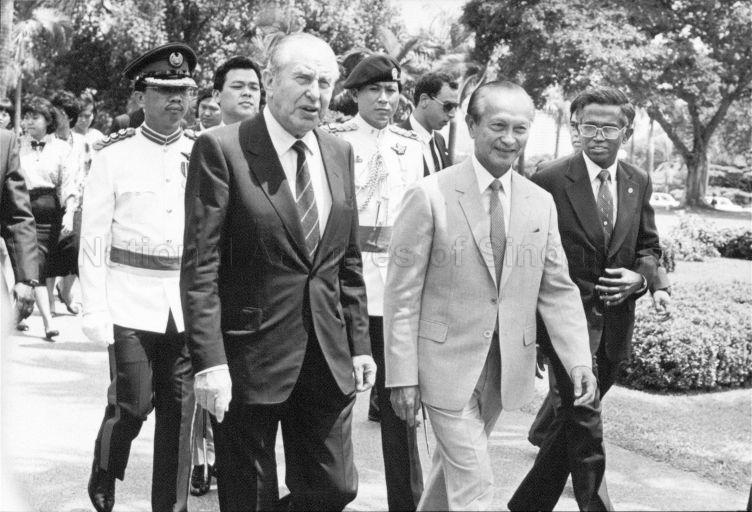 Israeli President Chaim Herzog (left) paying courtesy call on President Wee Kim Wee at Istana during his three-day visit to Singapore