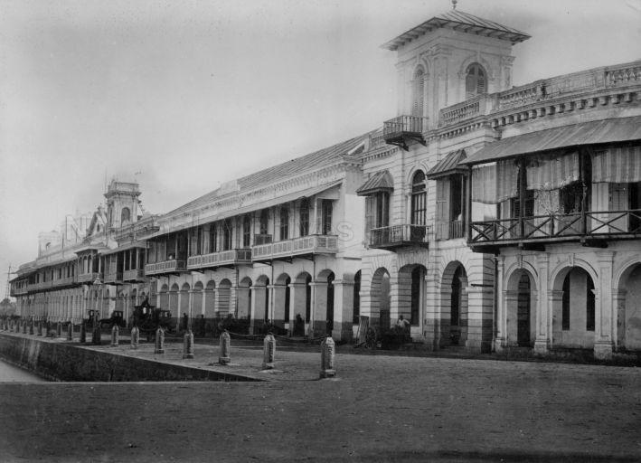 View of Collyer Quay with the Exchange Building (former building that stood where Fullerton Building now stands) on the extreme right. Source: NAS