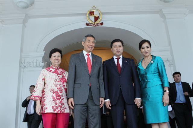 (From left) Madam Ho Ching, Prime Minister Lee Hsien Loong, Mongolian Prime Minister Sukhbaatar Batbold and Madam Khorloo Otgontuya posing for photographs at Istana