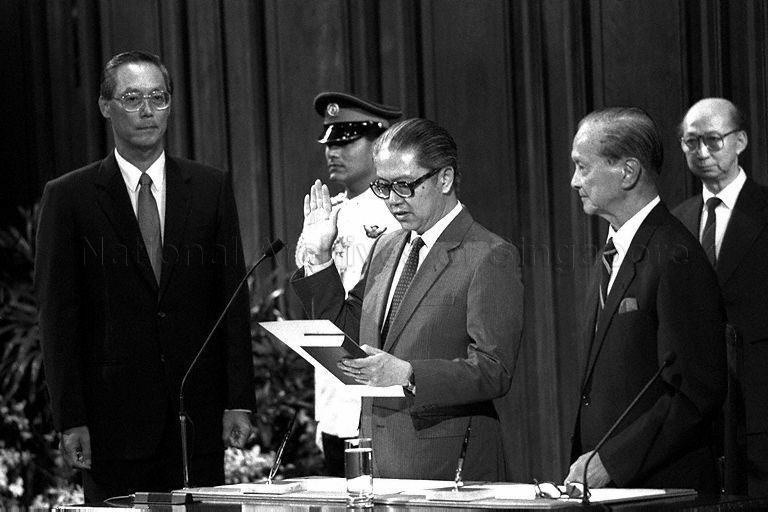 President Wee Kim Wee and Prime Minister Goh Chok Tong witnessing the swearing-in of Dr Tony Tan as Minister for Education at City Hall Chambers