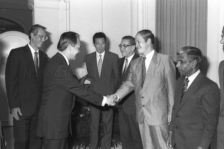 Prime Minister of Thailand Anand Panyarachun being introduced to Speaker of Parliament Tan Soo Khoon by his Singaporean counterpart and Minister for Defence Goh Chok Tong (left) when he arrives at Istana for dinner in his honour. Looking on are Deputy Prime Minister and Minister for Trade and Industry Brigadier-General Lee Hsien Loong (third from left), Chief Justice Yong Pung How and Minister for National Development S Dhanabalan.