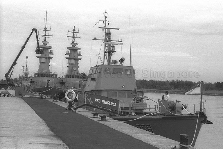 Taken at: Visit to Pulau Brani Navy Base by Minister for Defence Dr Yeo Ning Hong