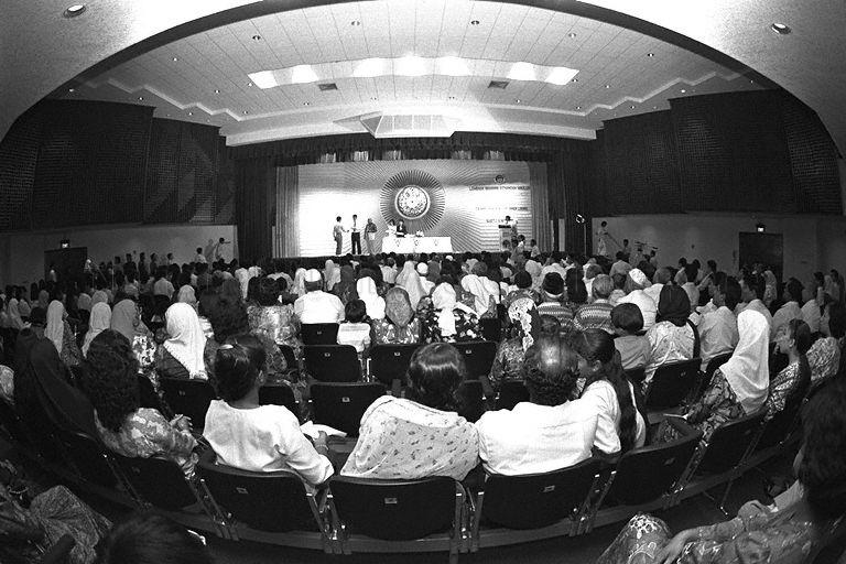 Taken at: Lembaga Biasiswa Kenangan Maulud (LBKM) Bursary Awards Presentation at the Islamic Centre of Singapore Pictured: Guest-of-Honour Deputy Prime Minister and Minister for Trade and Industry Brigadier-General (BG) Lee Hsien Loong