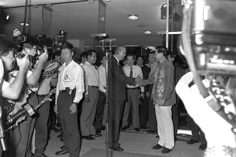 Presidential candidates Chua Kim Yeow (in suit) and Ong Teng Cheong shaking hands at Singapore Conference Hall, the principal counting centre for the first presidential election