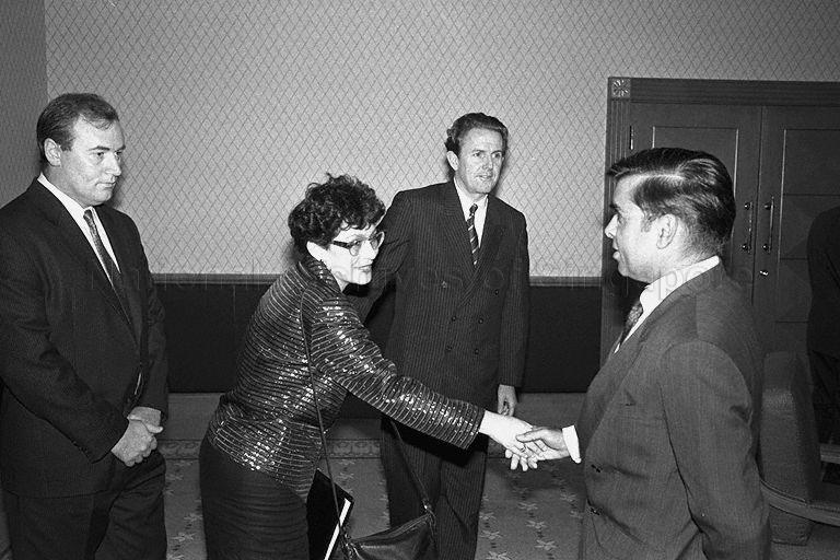 Permanent Secretary to Ministry of Foreign Affairs Kishore Mahbubani (right) greeting Australian officials who call on Minister for Foreign Affairs and Law Professor S Jayakumar with visiting Premier of Western Australia Richard Court at Hyatt Regency Hotel 