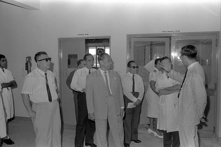 Malaysian Minister for Health Inche Bahaman bin Samsuddin accompanied by Singapore's Minister for Health Yong Nyuk Lin visit Thomson Road Hospital 