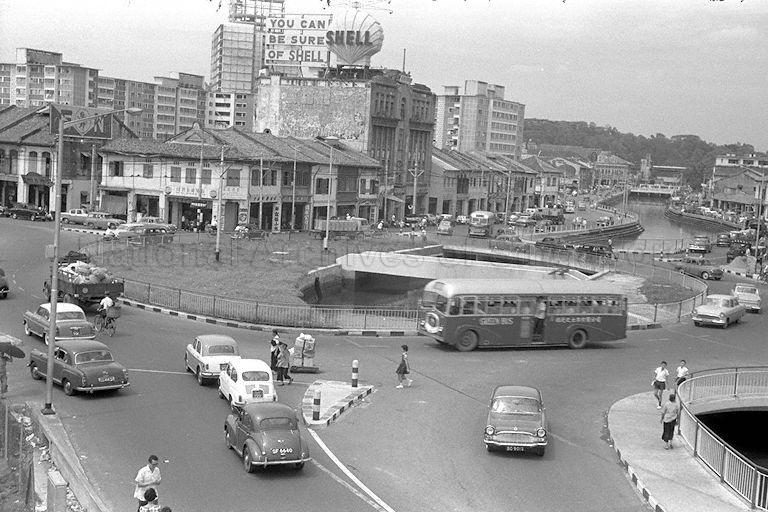 View of circus at Rochor Canal Road, Jalan Besar, Sungei Road, Rochor Road and Bencoolen Street (towards left). The corner block of shophouses is where Sim Lim Square now stands.