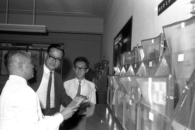 Minister for Education Yong Nyuk Lin touring Ngee Ann College during its inauguration ceremony at Teochew Building, Tank Road.
