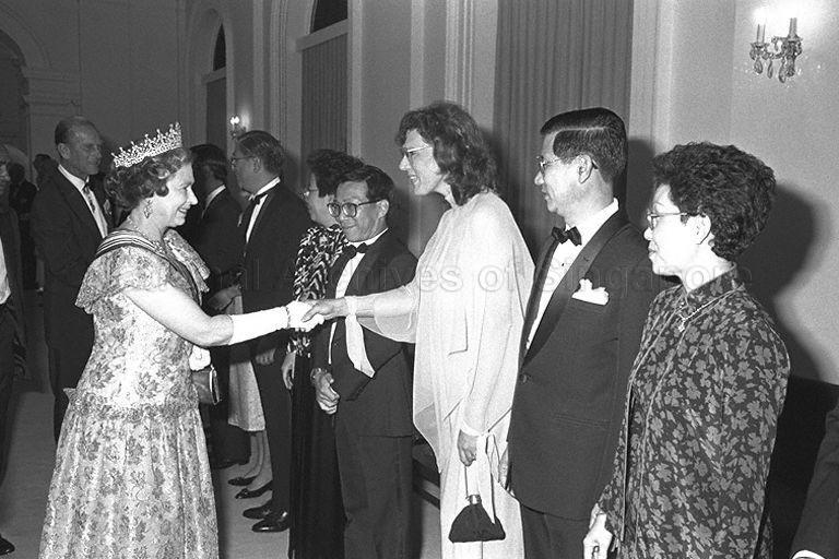 Dr Sheryn Mah, wife of Minister of State for Communications and for Information and Trade Mah Bow Tan greeting Queen Elizabeth II before a state dinner given by President Wee Kim Wee and the First Lady in the Istana.  The Queen who is here on a state visit at the invitation of President and Mrs Wee is accompanied by the Duke of Edinburgh, Prince Philip (in the background).