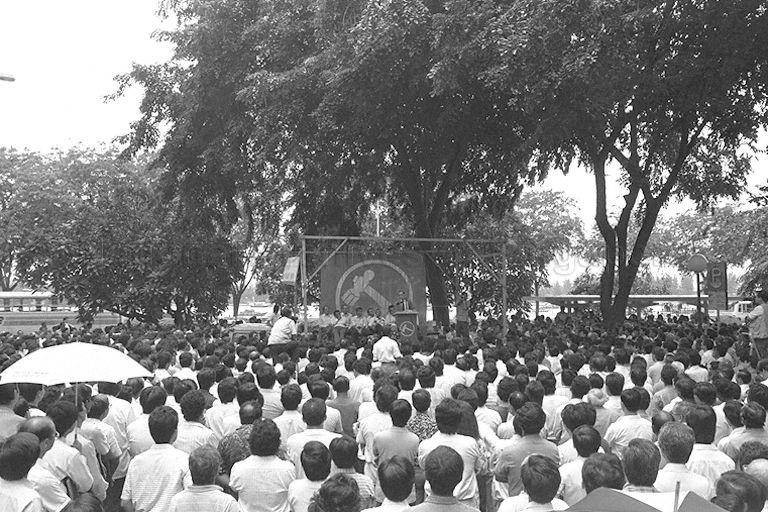 Lunch-time crowd at Workers' Party (WP) rally for General Election 1988 at Fullerton Square