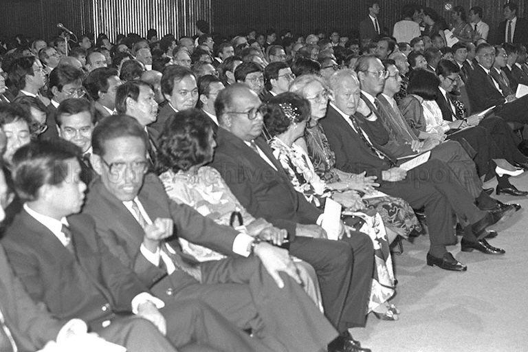 Prime Minister Lee Kuan Yew and Mrs Lee, First Deputy Prime Minister and Minister for Defence Goh Chok Tong and other Cabinet Ministers are among the guests present at the Ninth Singapore Lecture held at Singapore Conference Hall.