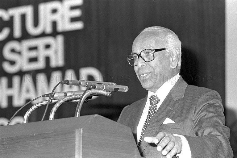 Former Senior Minister and chairman of Singapore Lecture 1988 S Rajaratnam giving an introduction of guest speaker Dato Seri Dr Mahathir Bin Mohamad, who is the Prime Minister of Malaysia.