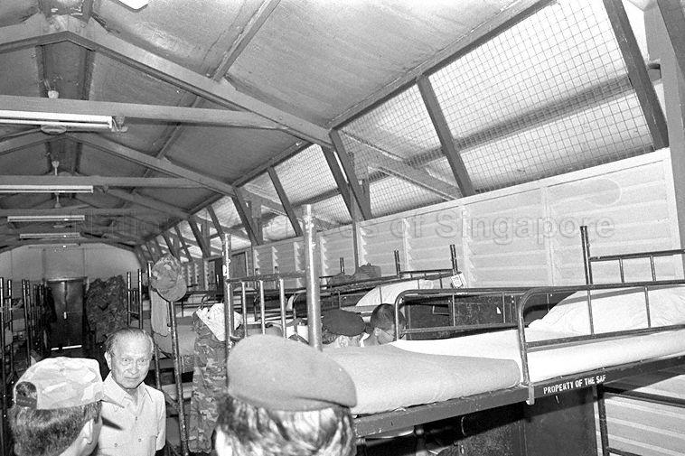 President Wee Kim Wee visiting a dormitory at Infantry Training Depot in Pulau Tekong
