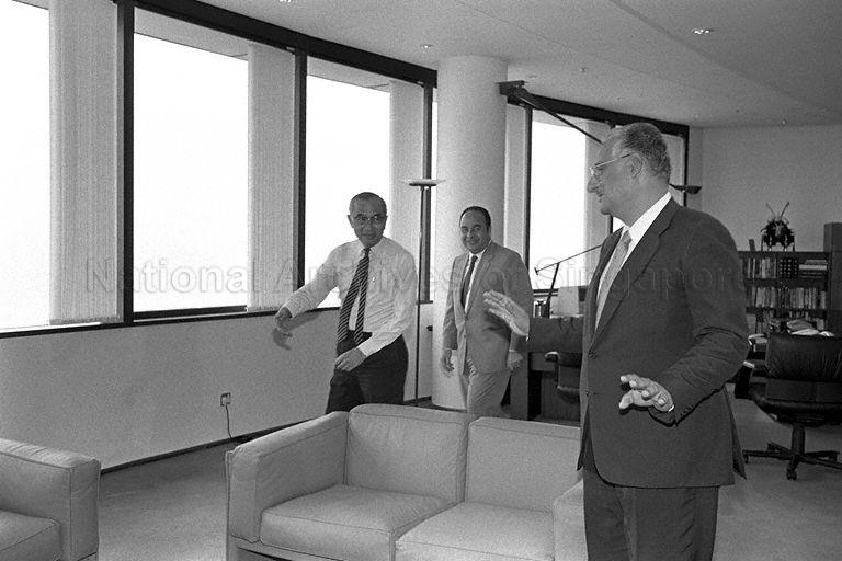 Egyptian Minister for Petroleum and Mineral Resources Abdel Hadi Kandil (right) calling on Minister for Finance Richard Hu (left) for a discussion on international economic issues at Treasury Building