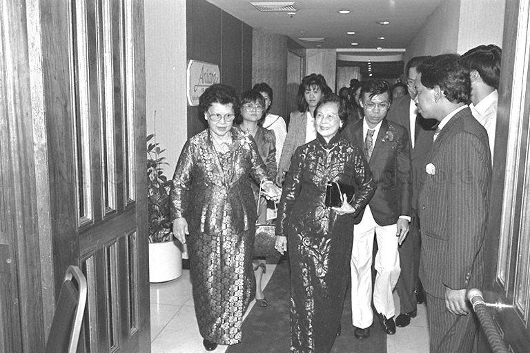 First Lady Mrs Wee Kim Wee arriving for Singapore Trained Nurses Association's 30th Anniversary Dinner and Dance at Hotel Equatorial
