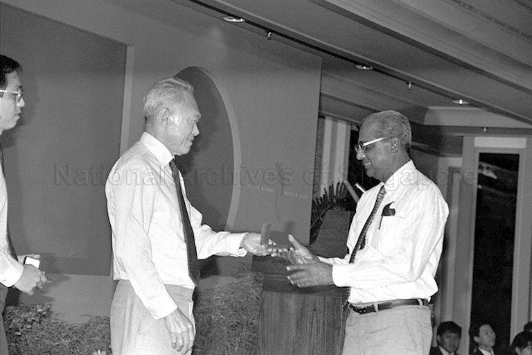 Prime Minister Lee Kuan Yew awarding gold medals to 10 people and 12 government organisations for their part in the clean-up campaign