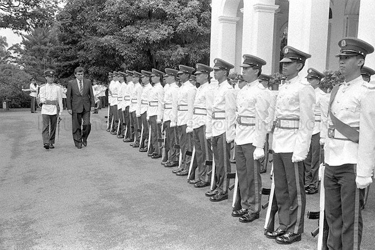 Colombian Ambassador to Singapore Dr Alberto Villamizar Cardenas inspecting Guard of Honour before presenting his credentials to President Wee Kim Wee