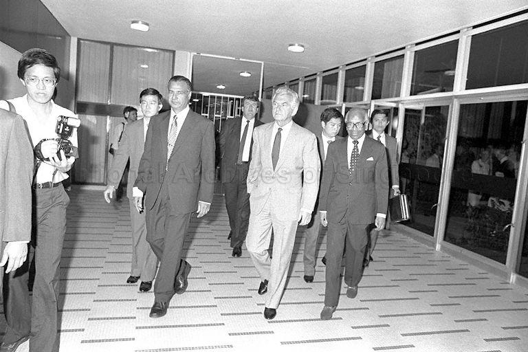 Australian Prime Minister Bob Hawke arriving at Singapore Conference Hall to deliver the Singapore Lecture 1987 on "The challenge of change in Asia-Pacific region"