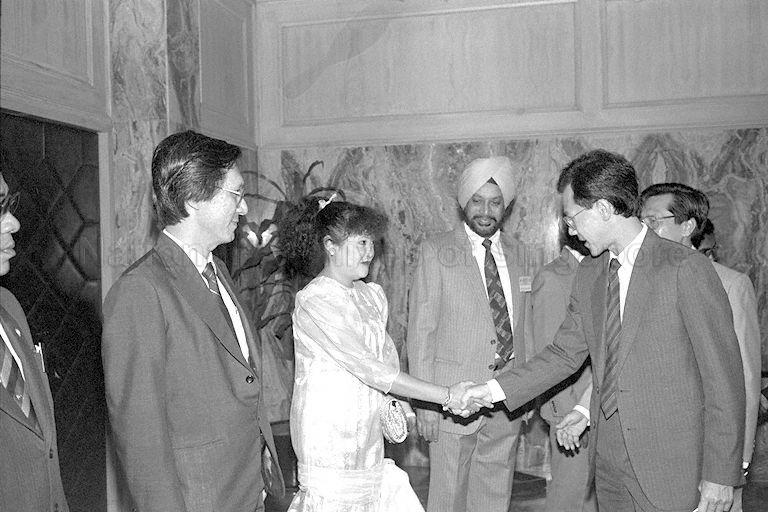 Minister of State for Health and Foreign Affairs Yeo Cheow Tong (right) being welcomed upon his arrival for opening of 4th Congress of ASEAN Association of Radiology at Oberoi Imperial Hotel.