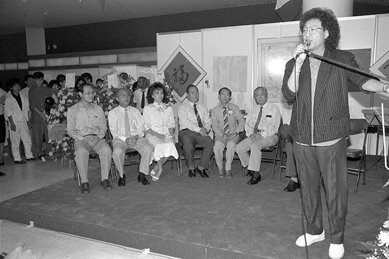 Ventriloquist Victor Khoo giving a performance during Singapore Life Society's "Chinese Brush Paintings and Calligraphy" exhibition at Raffles City