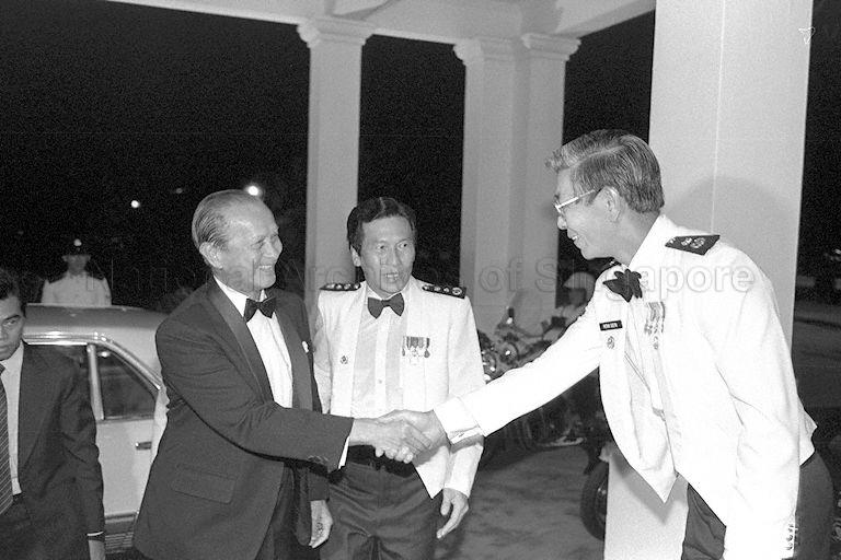 President Wee Kim Wee arriving at Senior Police Officers' Mess in Mount Pleasant Road to attend the Police Dining-in. Among those welcoming him is Police Commissioner Goh Yong Hong (centre).