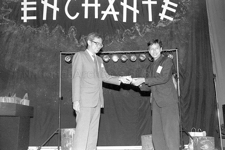 Master of Kent Ridge Hall Professor Lee Soo Ann presenting award during Kent Ridge Hall dinner and dance at Tanglin Room in Shangri-La Hotel. The professor is also a senior lecturer with the National University of Singapore (NUS) School of Management.