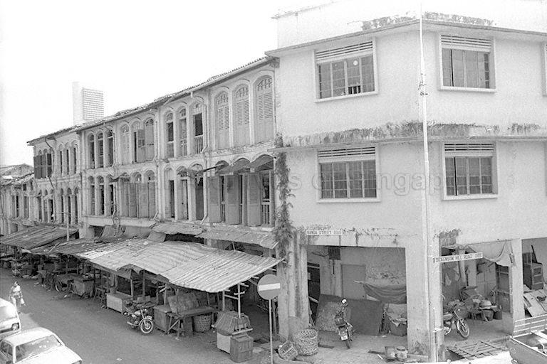 Junction of Banda Street with Dickenson Hill Road