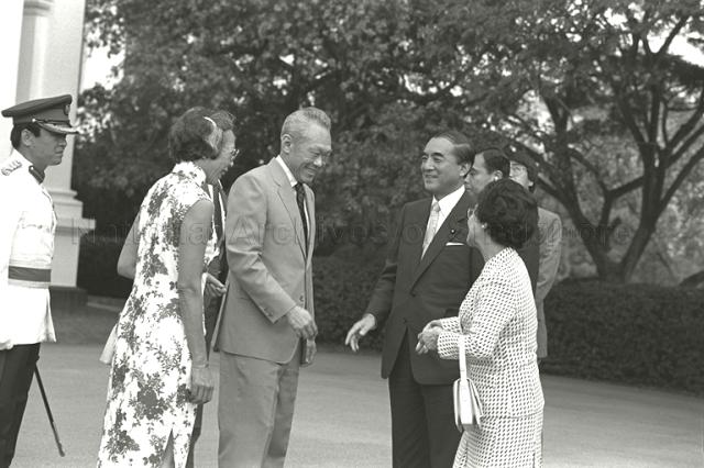 Prime Minister and Mrs Lee Kuan Yew greeting Japanese Prime Minister Yasuhiro Nakasone and his wife, Mrs Mrs Tasutako Nakasone, at Istana where a ceremonial welcome is to be held