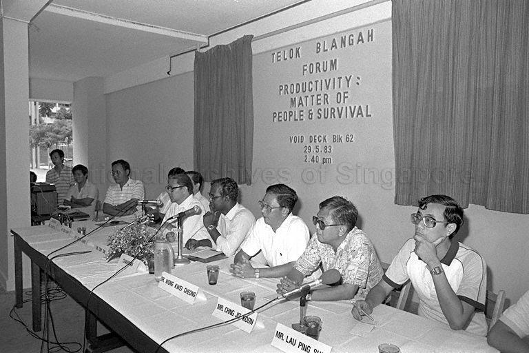 Forum on productivity with Trade and Industry Minister Dr Tony Tan (fifth from right) at Telok Blangah's Blangah Garden RC (Residents' Committee) Centre at Block 62. From right are Member of Parliament (MP) for Yio Chu Kang Lau Peng Sum, Senior Parliamentary Secretary to Prime Minister's Office and also MP for Tiong Bahru Ch'ng Jit Koon, and Minister of State for Labour as well as Chairman of National Productivity Board Dr Wong Kwei Cheong. On Dr Tan's right are MP for Telok Blangah Rohan Kamis (hidden), and Parliamentary Secretary to Ministry of Trade and Industry and Social Affairs Sidek Saniff (hidden).