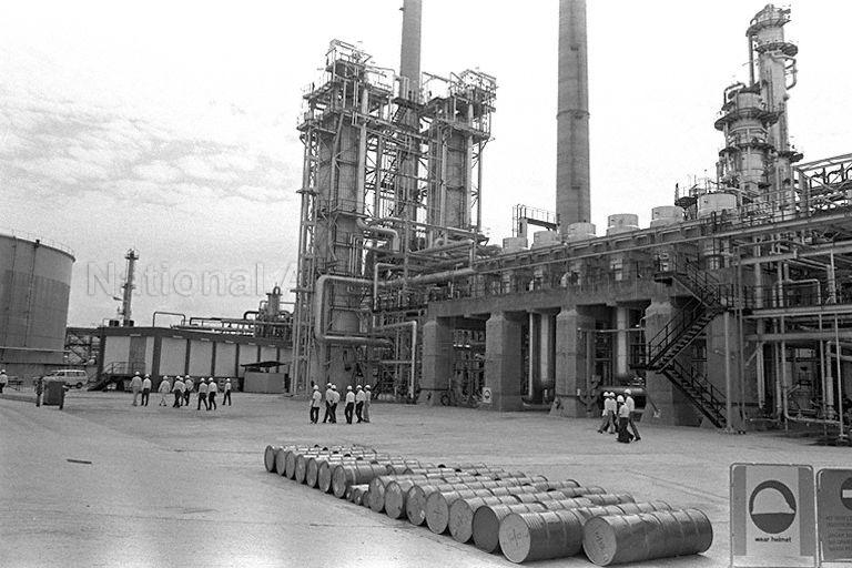 Guests at opening of Shell's $600 million hydrocracker complex in Pulau Bukom