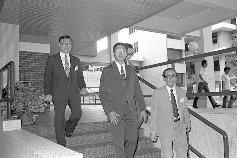 Minister of State for Education Dr Tay Eng Soon (foreground, left) arriving for opening of Modern Engineering and Technology seminar at National University of Singapore (NUS), Lecture Theatre 6, Kent Ridge. Behind him are President of ABC Digital Electronics Inc Benjamin K Cheng (left) and NUS Vice-Chancellor Professor Lim Pin (right).