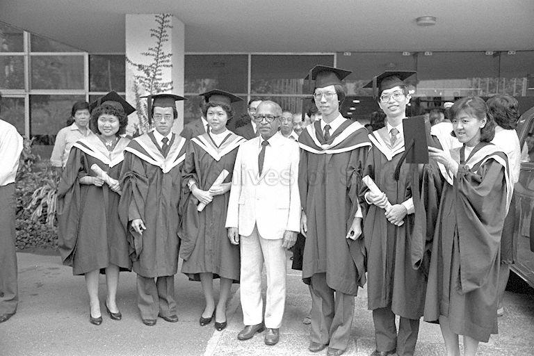 Graduates posing for a group photograph with President Devan Nair at the National University of Singapore (NUS) convocation at Singapore Conference Hall