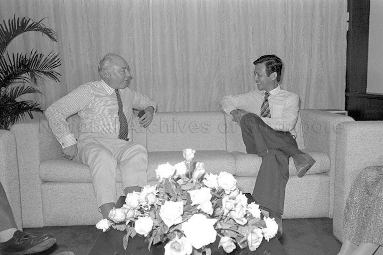 Sir William van Straubenzee (left), a Conservative Member of Parliament in the United Kingdom, talking with Acting Minister for Communications and Minister of State for Defence Dr Yeo Ning Hong (right) during a courtesy call at Ministry of Defence.