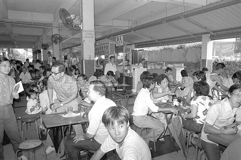 This is the Old Kallang Airport Hawker Center which replaced the previous wet market in 1971.  All stalls at this food center are let out on rental basis and priority is given to residents of Old Kallang Airport Estate.  Behind the row of stalls is the Mobil petrol station on Old Airport Road.