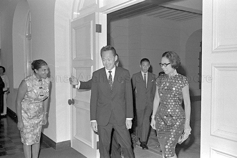 Prime Minister Lee Kuan Yew, his wife, Kwa Geok Choo and their son Lee Hsien Loong arriving at the first meeting of the newly-elected all People's Action Party (PAP) Parliament in Parliament House, Empress Place