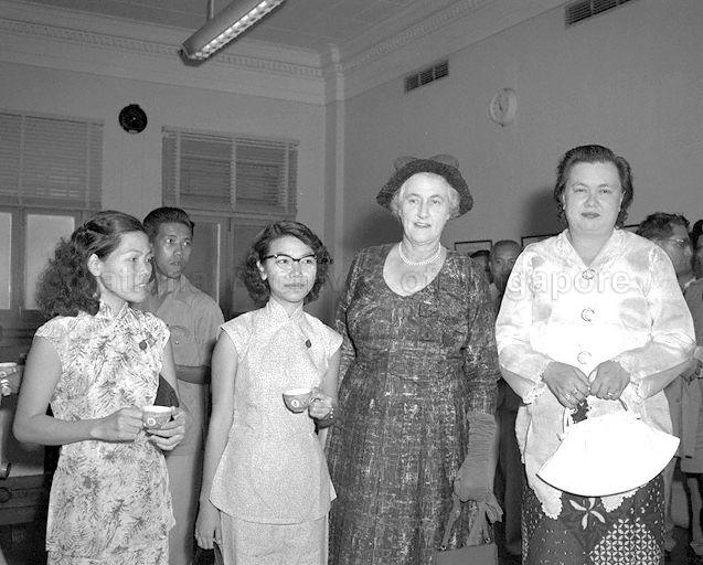 Lady Dorothy Macmillan (second from right), wife of British Prime Minister, with City Councillors (from left) Madam Ho Puay Choo, Chan Choy Siong, and Mrs F Leon-Soh.
