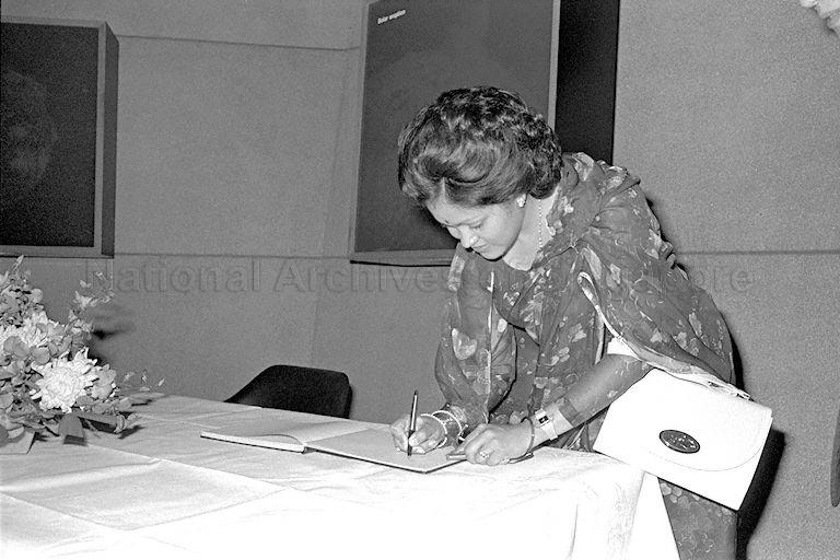 Queen Aishwarya of Nepal, who is part of the King Birendra's entourage on a five-nation tour of Sri Lanka, Singapore, Burma, Bangladesh and India, signing the guest book during a visit to the Singapore Science Centre