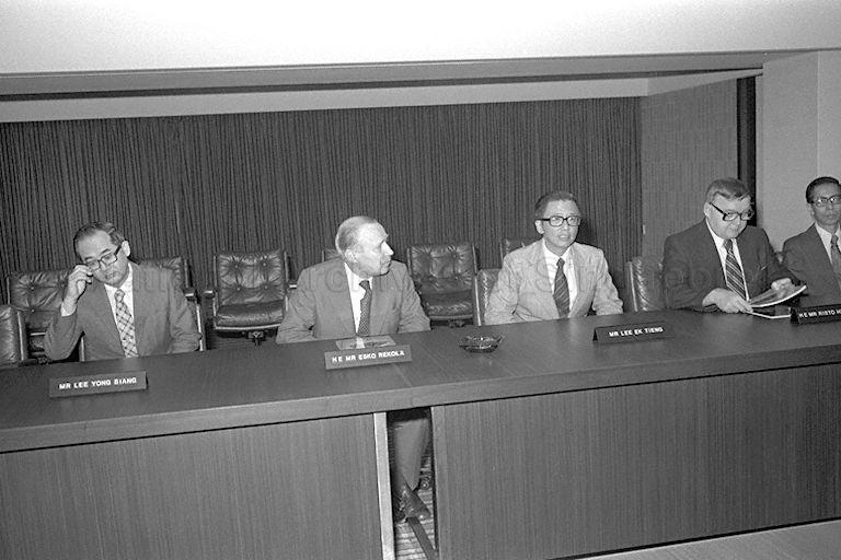 Finnish Minister for Foreign Trade, Esko Rekola (second from left) is flanked by Chairman of Public Utilities Board, Lee Ek Tieng (right) and Manager, Lee Yong Siang during a briefing. Mr Rekola, who is leading a 30-member Finnish trade mission on a five-day visit will meet Singapore officials in trade development, transportation and telecommunication, health care and building technology.