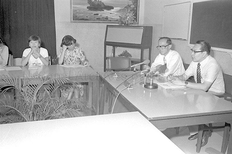 Head of the department of cardiothoracic surgery, Tan Tock Seng Hospital (TTSH) Dr N C Tan holding a press conference on 'coronary artery bypass surgery' with medical superintendent, TTSH, Dr Chew Chin Hin (right)