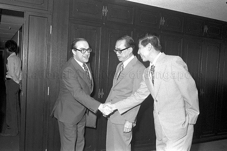 Senior Minister of State for Finance Dr Tan Eng Liang (right) exchanging greetings with British Secretary of State for Trade John Smith during his visit at Central Provident Fund (CPF) Building in Robinson Road while Minister for Finance Hon Sui Sen (second from right) looks on