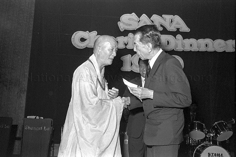 Dr Benjamin Henry Sheares presenting prizes to champion fundraisers of Charity Quest, a nine-month fundraising contest, during charity dinner of Singapore Anti-Narcotics Association (SANA) at Shangri-La Hotel in Orange Grove Road