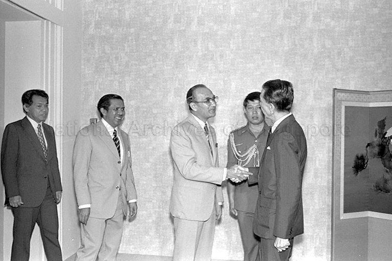 Malaysian Prime Minister Datuk Hussein Onn, who is in Singapore for a two-day official visit, calling on President Dr Benjamin Henry Sheares at Istana. Accompanying him are Malaysian Foreign Minister Tengku Ahmad Rithauddeen and High Commissioner of Malaysia to Singapore Mohamed Yussof Bin Zainal (left).