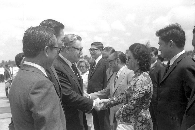 Speaker of Parliament Dr Yeoh Ghim Seng introducing Mrs Lee Khoon Choy, wife of Minister of State for Foreign Affairs, to Vice-President of the United States Nelson Rockefeller at Singapore Paya Lebar Airport. On the right is Parliamentary Secretary to Ministry of Social Affairs Chan Chee Seng.