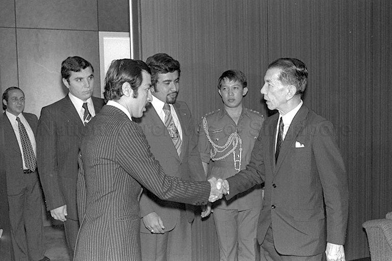 Qatar's Minister of Finance, Sheikh Abdulaziz Bin Khalifa Al Thani (centre) introducing a member of his delegation to President Dr Benjamin Sheares during a courtesy call in the Istana